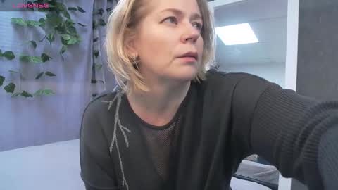 Snapshot of lorabigass chatting on December 2025 09:18:01 AM Lora online show from December 2025 09:18:01 AM