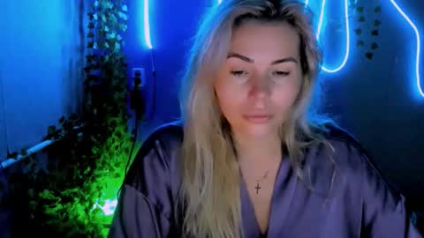 Lora online show from September 2025 02:11:02 AM