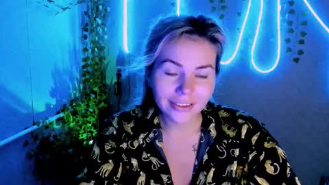 Lora online show from September 2025 02:15:02 AM