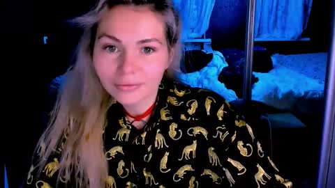 Lora online show from November 2025 02:10:02 AM