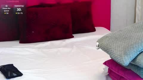 loradelniro1 online show from September 2025 12:19:01 PM