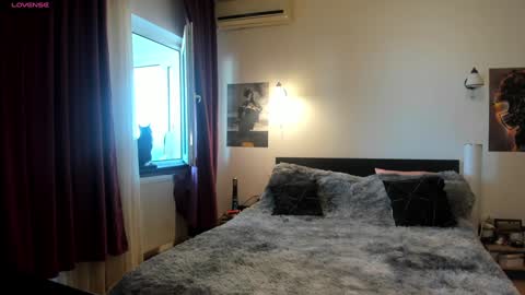 Lora online show from January 2025 11:22:01 AM