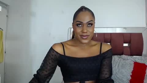 Loraine online show from November 2025 08:36:02 PM