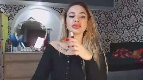 Queen LoraSinClare online show from December 2025 09:37:01 AM