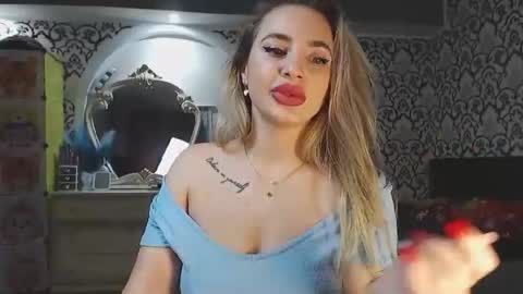 Queen LoraSinClare online show from December 2025 08:42:02 AM