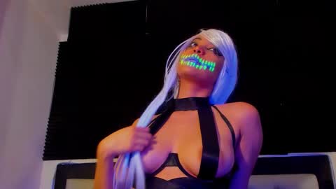 Lore Depp online show from December 2025 04:33:02 AM