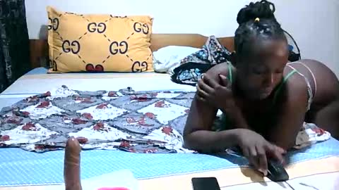 Snapshot of loreencutie chatting on November 2025 06:57:01 PM loreen online show from November 2025 06:57:01 PM