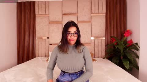  Lorein  online show from October 2025 08:21:02 PM