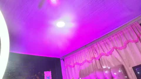 Loren online show from February 2025 11:43:02 PM