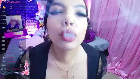 Loren online show from October 2025 09:39:01 PM