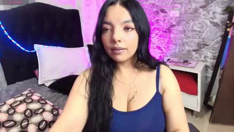 Snapshot of loren_44tits chatting on March 2026 07:39:01 PM Loren online show from March 2026 07:39:01 PM
