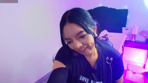 Snapshot of loren_44tits chatting on May 2026 08:17:02 PM Loren online show from May 2026 08:17:02 PM