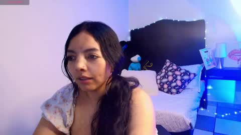 Snapshot of loren_44tits chatting on May 2026 09:32:02 PM Loren online show from May 2026 09:32:02 PM