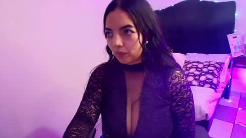 Snapshot of loren_44tits chatting on May 2026 01:21:01 AM Loren online show from May 2026 01:21:01 AM