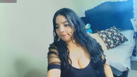 Snapshot of loren_44tits chatting on May 2026 07:55:02 PM Loren online show from May 2026 07:55:02 PM