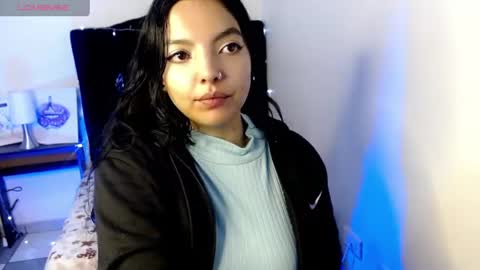 Snapshot of loren_44tits chatting on August 2026 04:05:02 PM Loren online show from August 2026 04:05:02 PM