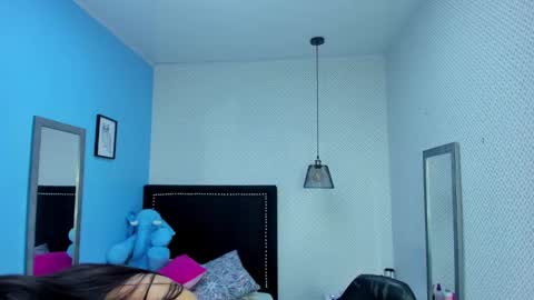lorenadavies online show from February 2025 12:39:01 PM