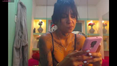 Snapshot of lorenapinto_ chatting on April 2026 04:52:02 AM lore online show from April 2026 04:52:02 AM