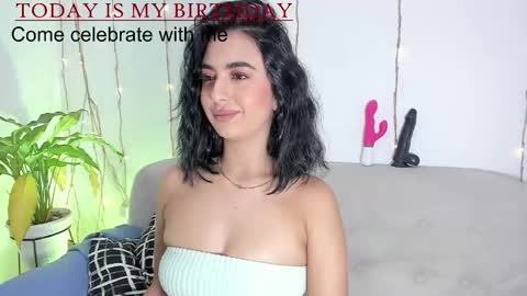 L O R E N online show from December 2025 01:53:01 PM