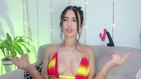 L O R E N online show from February 2026 08:16:01 PM