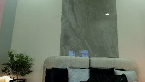 Snapshot of lorenzo_walker_ chatting on June 2026 05:35:02 PM L O R E N Z O Thumbs Up help online show from June 2026 05:35:02 PM