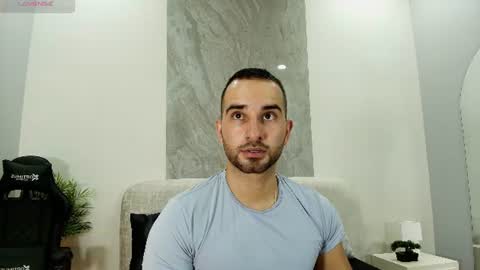 Snapshot of lorenzo_walker_ chatting on July 2026 05:37:02 PM L O R E N Z O Thumbs Up help online show from July 2026 05:37:02 PM