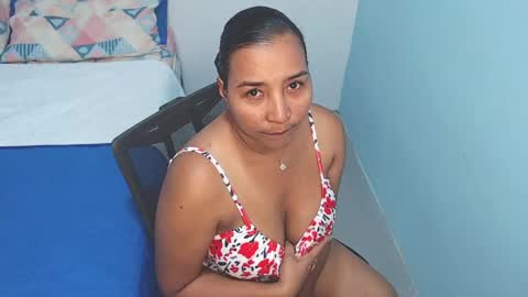 Snapshot of loretta_ chatting on April 2026 09:28:02 PM Loretta Gmez online show from April 2026 09:28:02 PM