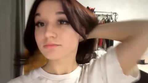 Kate online show from October 2025 03:43:01 PM