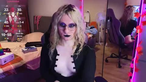 Lori -----------------------------------    online show from October 2025 02:41:02 PM