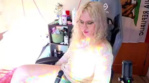 Lori -----------------------------------    online show from March 2026 01:43:02 PM