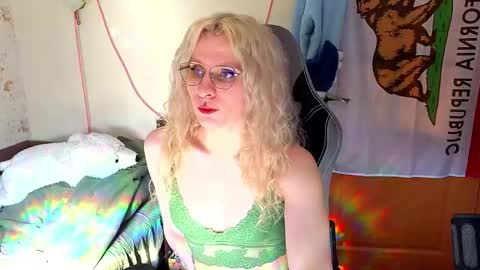 Lori -----------------------------------    online show from April 2026 01:20:02 PM