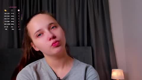 Mia online show from November 2025 01:13:01 PM