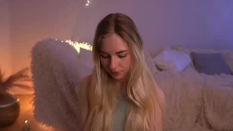 Snapshot of lorrie_love_story chatting on March 2026 11:05:02 AM Lorrie online show from March 2026 11:05:02 AM