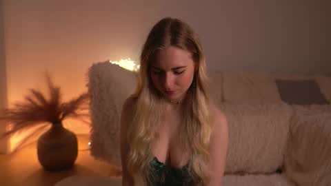 Snapshot of lorrie_love_story chatting on March 2026 09:34:02 AM Lorrie online show from March 2026 09:34:02 AM