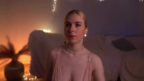 Snapshot of lorrie_love_story chatting on March 2026 10:51:01 AM Lorrie online show from March 2026 10:51:01 AM