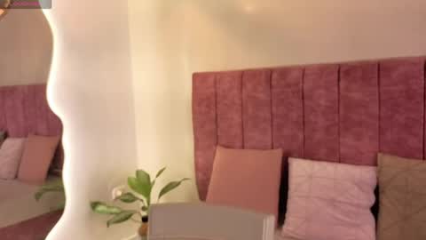 Snapshot of lou_22_ chatting on May 2026 12:21:02 PM Lou online show from May 2026 12:21:02 PM