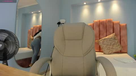 Snapshot of lou_rosse chatting on April 2026 08:54:02 PM Lou Rosse online show from April 2026 08:54:02 PM