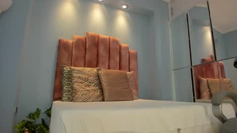 Snapshot of lou_rosse chatting on June 2026 08:36:02 PM Lou Rosse online show from June 2026 08:36:02 PM