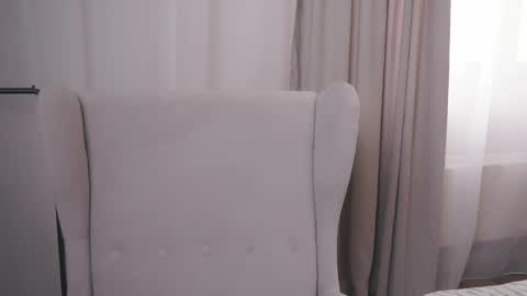 Snapshot of louettakarn chatting on April 2026 12:30:01 PM Sade online show from April 2026 12:30:01 PM