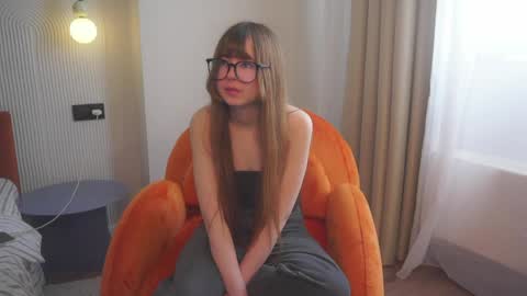 Snapshot of louettakarn chatting on May 2026 10:36:01 AM Sade online show from May 2026 10:36:01 AM