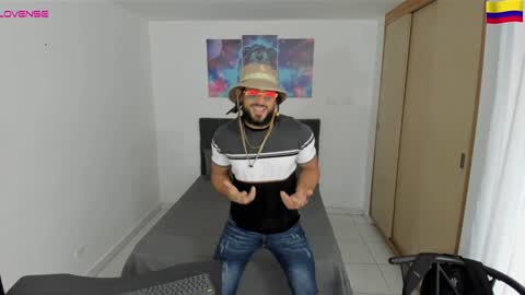 louis_marley_ online show from December 2024 10:01:01 PM