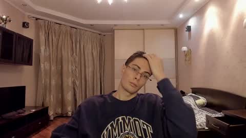 Snapshot of louis_preston chatting on December 2024 04:04:02 PM Mark online show from December 2024 04:04:02 PM