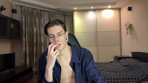 Snapshot of louis_preston chatting on January 2025 05:47:02 PM Mark online show from January 2025 05:47:02 PM