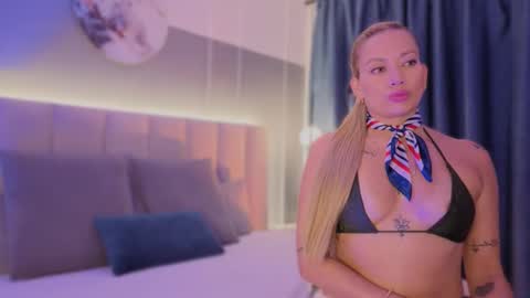 louise_bell online show from October 2025 10:50:01 PM