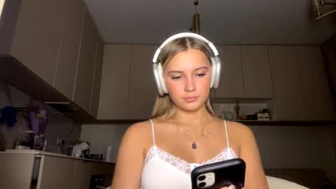 Snapshot of lourapimenta chatting on March 2026 04:24:01 PM Eliza online show from March 2026 04:24:01 PM