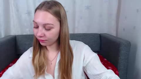 Snapshot of love_bella_ chatting on December 2025 12:16:02 AM love bella online show from December 2025 12:16:02 AM