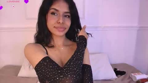 Snapshot of love_cameron chatting on January 2026 07:27:01 PM Cam online show from January 2026 07:27:01 PM