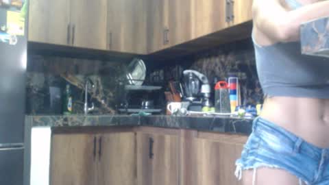 Nina online show from November 2025 08:52:01 PM