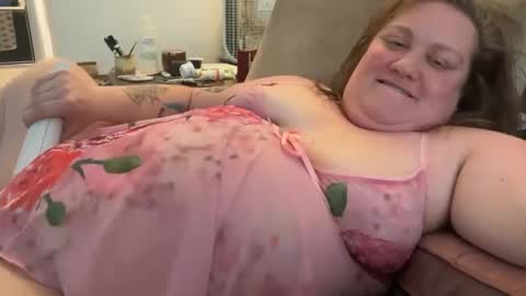 Snapshot of love_hard_femmes chatting on September 2025 09:47:02 PM Sara and Leigh online show from September 2025 09:47:02 PM