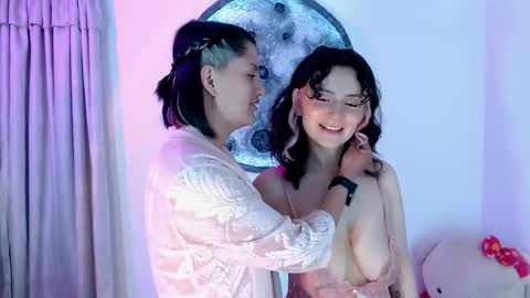 Snapshot of love_oftwo chatting on November 2025 10:48:01 PM Melisa Emily online show from November 2025 10:48:01 PM